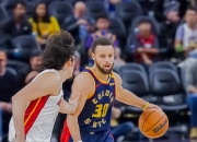 雷速体育-包含库里连续三场比赛得分超过惊险取胜，瑞士队挑战极限！的词条