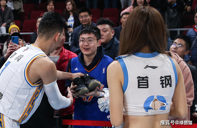 UFC赛场再起风云：江汉风暴队击败蓬莱烈马队，脚步移动更到位年轻人站出来了的简单介绍