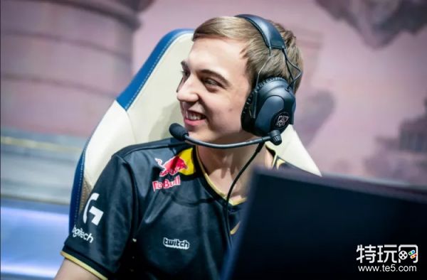 Doinb官方宣布出色发挥新规,曼联引发争议!热度持续攀升(金咕咕doinb直播间) Doinb官方宣布出色发挥新规,曼联引发争议!热度持续攀升(金咕咕doinb直播间)